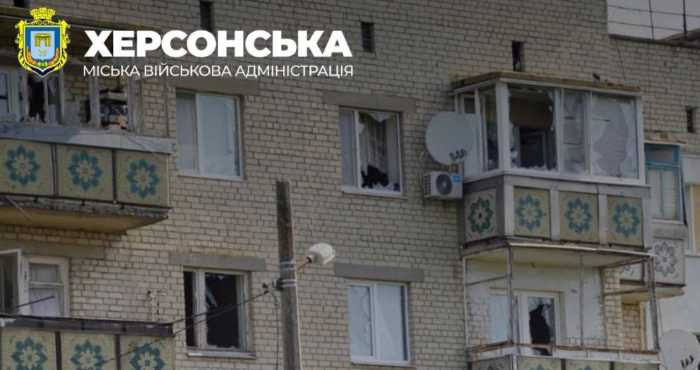 Наслідки обстрілів у Херсоні / Фото Романа Мрочка