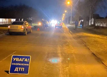 Розшукують водія, який збив 20-річну дівчину і утік