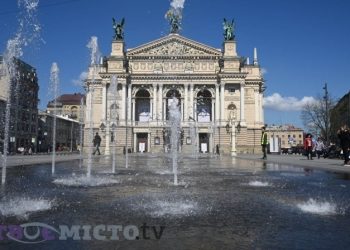 У Львові тимчасово не працюватиме фонтан біля Оперного театру