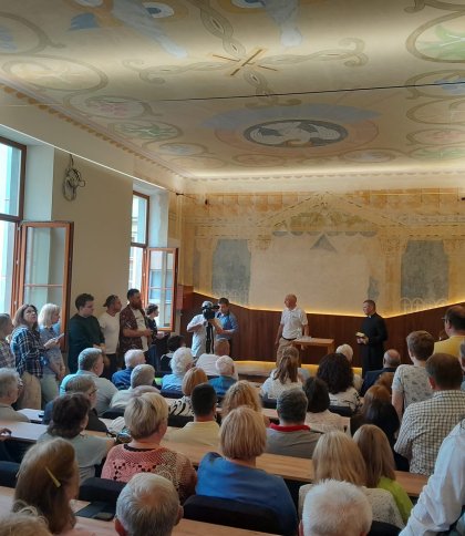 Унікальні фрески відновили на географічному факультеті ЛНУ імені Івана Франка