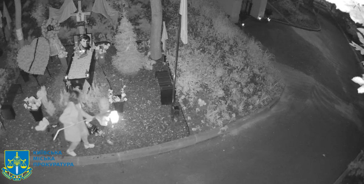 Новости Днепра про В Киеве показали, кто изуродовал могилы защитников Украины (ФОТО)