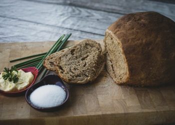 В Минздраве заявили, что украинцы злоупотребляют солью: причина – хлеб – Дніпро