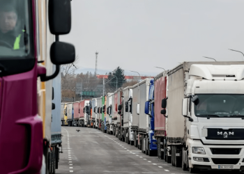 Вантажівки мають повернутися з ЄС в Україну: причина та кінцевий строк | АВТО НОВИНИ |