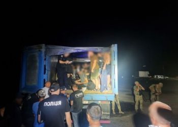 Замість зерна: прикордонники зупинили фуру з 41 «пасажиром», серед них є з Черкащини  — Новости Черкасс