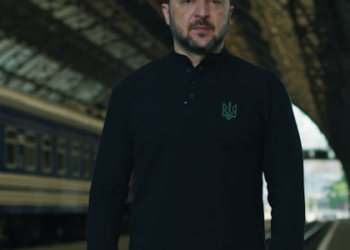 Зеленський зі Львова привітав українців із Днем Конституції