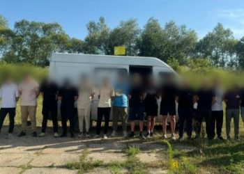 17 ухилянтів в одному мікроавтобусі затримали прикордонники — Львівщіна