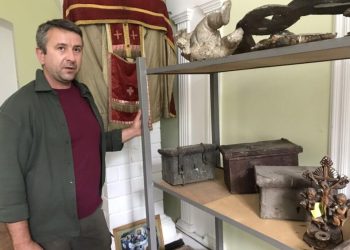 Де побачити артефакти, що знайшли у соборі в Кременці