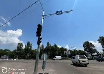 Дніпро встановлює нові світлофори для безпечного руху | АВТО НОВИНИ |