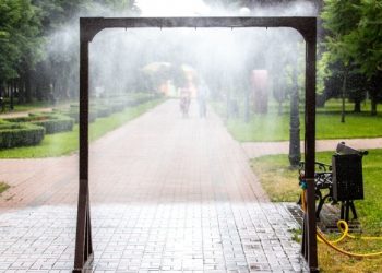 До 65 °С. На вулицях Києва виміряли температуру різних поверхонь