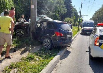 ДТП у Тернополі – водій авто в’їхав в стовп