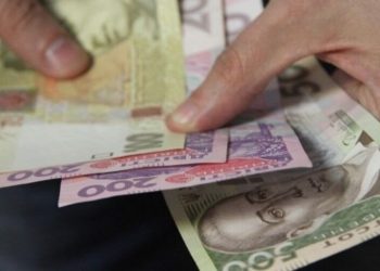 Матеріальна допомога стала пасткою для пенсіонера з Тернополя – він втратив 460 тисяч гривень