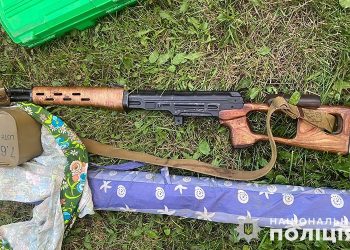 На Тернопільщині чоловік вирішив повчитись стріляти зі зброї: мешканці села викликали поліцію | Терміново новини Тернополя