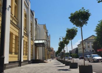 Оновлений колишній Блакитний палац у Черкасах розчистили від дерев — Новости Черкасс
