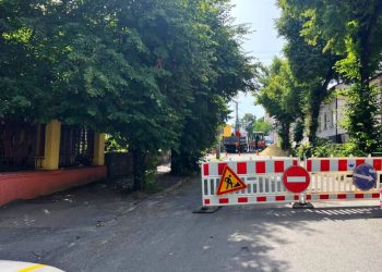 Провалля утворилось на вулиці Пирогова у Тернополі – рух перекрито