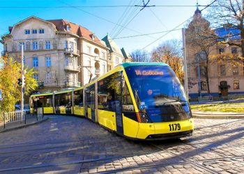 Сьогодні у Львові тимчасово перенесуть зупинки у двох місцях