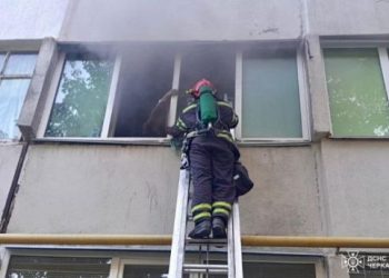 У Смілі під час пожежі врятовано жінку та дитину — Новости Черкасс