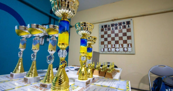 Кубки призерам відкритого турніру з шахів у Херсоні / Херсонська МВА