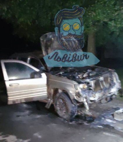 У Львові вночі згорів автомобіль ЗСУ
