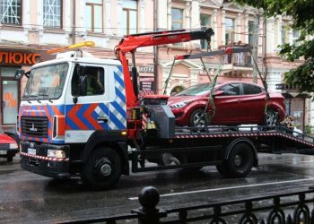 Як діяти, якщо евакуатор розбив авто: поради | АВТО НОВИНИ |