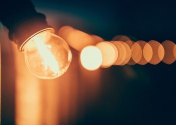 Коли в Україні можуть повернути відключення світла