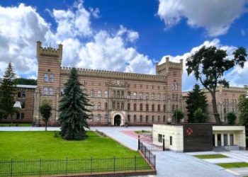 ЛДУ БЖД за 6,2 млн грн відремонтує спортивний майданчик