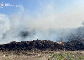 Масштабна пожежа сталася на сміттєзвалищі на Тернопільщині
