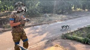 Новости Днепра про На фронте в Украине военным начали помогать собаки-роботы: зачем они нужны и как работают