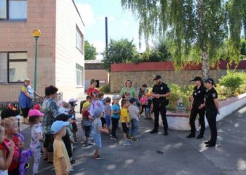 Поліцейський офіцер громади провів пізнавальну лекцію для дітей Тальнівської громади — Новости Черкасс