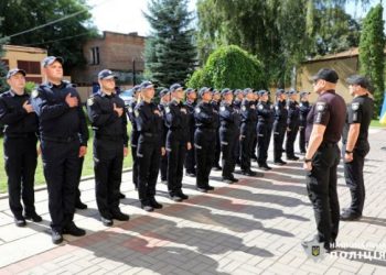 Понад 20 поліцейських служби освітньої безпеки склали Присягу  — Новости Черкасс