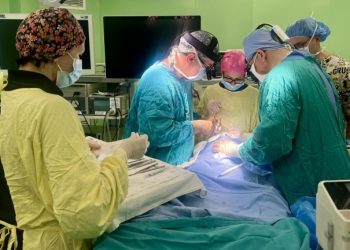 Турецький пластичний хірург прооперував двох дітей у львівській лікарні