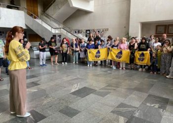 У Черкасах вшанували пам’ять загиблих під час теракту в Оленівці — Новости Черкасс