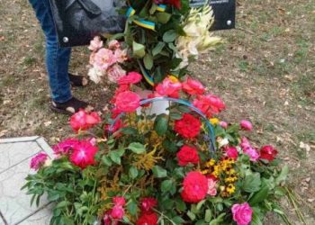 Урочисто відкрито меморіальну дошку у пам’ять про загиблого героя — Новости Черкасс