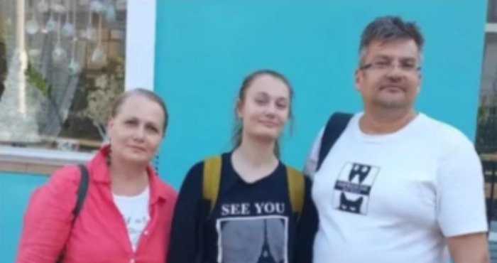 Софія Тарнавська з батьками