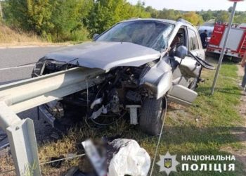 Авто вʼїхало у відбійник, водій загинув, слідчі відкрили кримінальне провадження  — Новости Черкасс