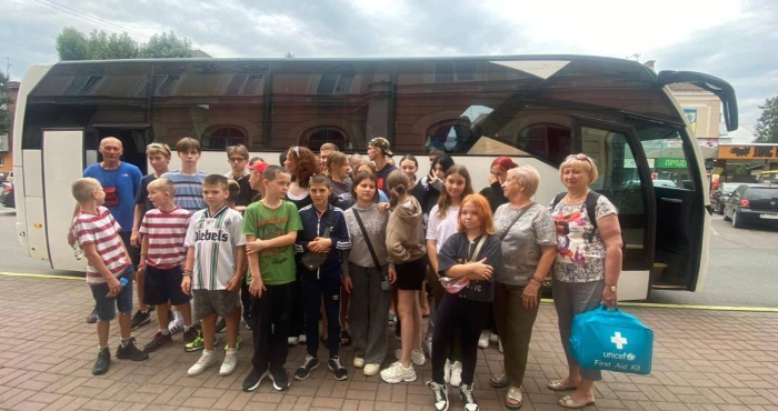 Діти з Херсонщини вирушають на Прикарпаття. Фото: Херсонська обласна військова адміністрація.