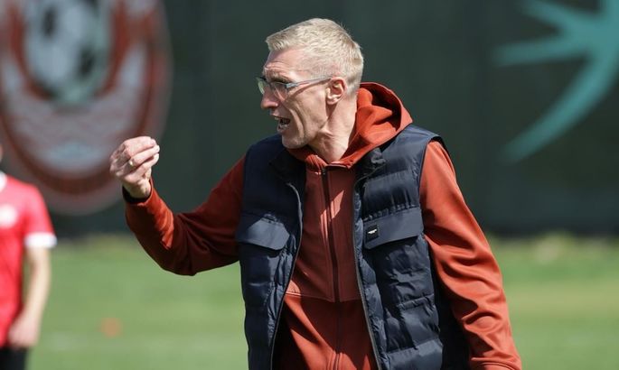 Головний тренер Реал Фарми покинув команду та поїхав до Канади