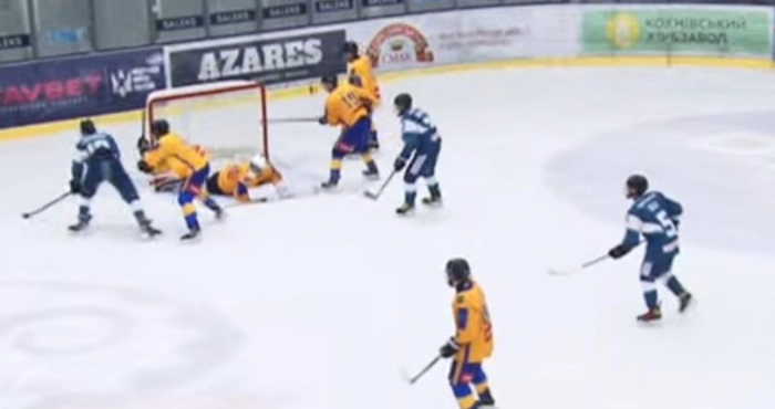 Епізод матчу Дніпро - Берсерки. Скріншот з відео: Федерація хокею України.