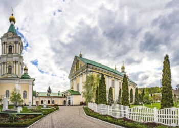 Під час перевірки Кременецького монастиря померла 42-річна представниця комісії