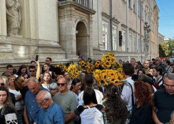 Сотні львів’ян прийшли попрощатися  із загиблою родиною