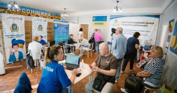 Медична допомога для переселенців з Херсонщини. Фото: Херсонська обласна військова адміністрація.