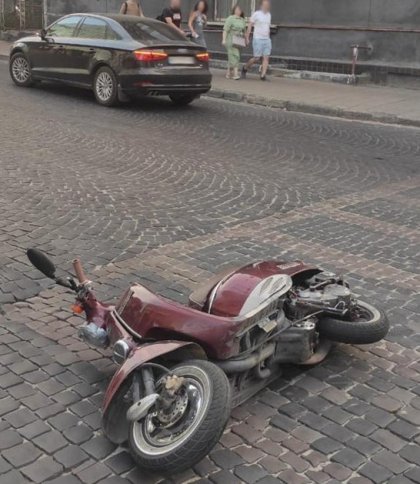 Аварія з мопедистом у Львові