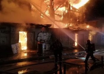 У Львові вщент згорів кінотеатр “Дзвін”