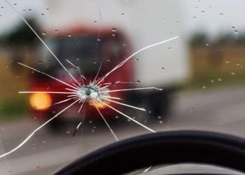 Чи передбачена відповідальність за експлуатацію авто з тріщиною на лобовому склі | АВТО НОВИНИ |