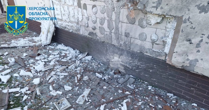 Наслідки обстрілів Херсона. Фото: Херсонська обласна прокуратура.