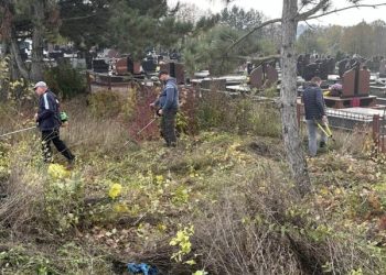 У селищі на Тернопільщині прибрали місце пам’яті