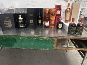 У Шегинях митники виявили віскі, ром і парфуми вартістю 600 тис. грн – 05