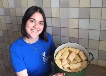21-річна черкащанка Ілона Левіт півжиття займається волонтерством — Новости Черкасс