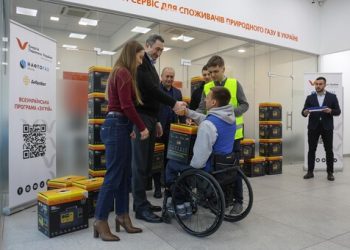 Благодійний проєкт «Зігрій». Соціально вразливим родинам Львівщини передали зарядні станції для газових котлів | Варта Баварії