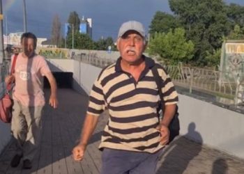 Двох проросійських пенсіонерів, які напали на волонтерку в Києві, визнали винними у хуліганстві