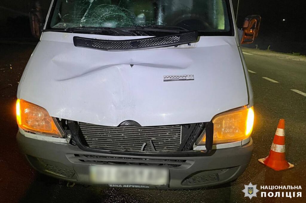 Автівка після наїзду на пішохода